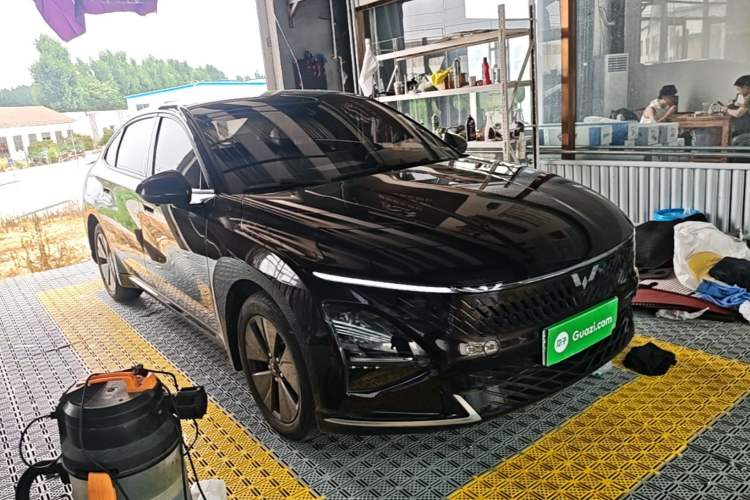 Used Wuling Xingguang 2023 70 Standard Edition Front Right 45 Deg