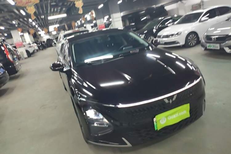 Used Wuling Xingguang 2023 70 Standard Edition Front Right 45 Deg