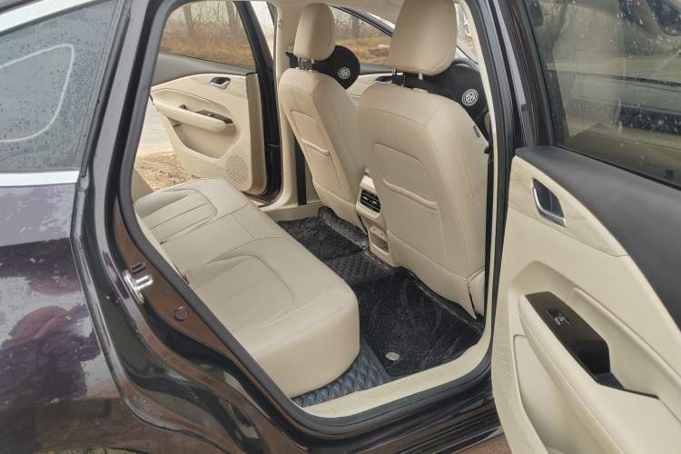 Used Wuling Xingguang 2023 150 Advanced Edition Interior 5