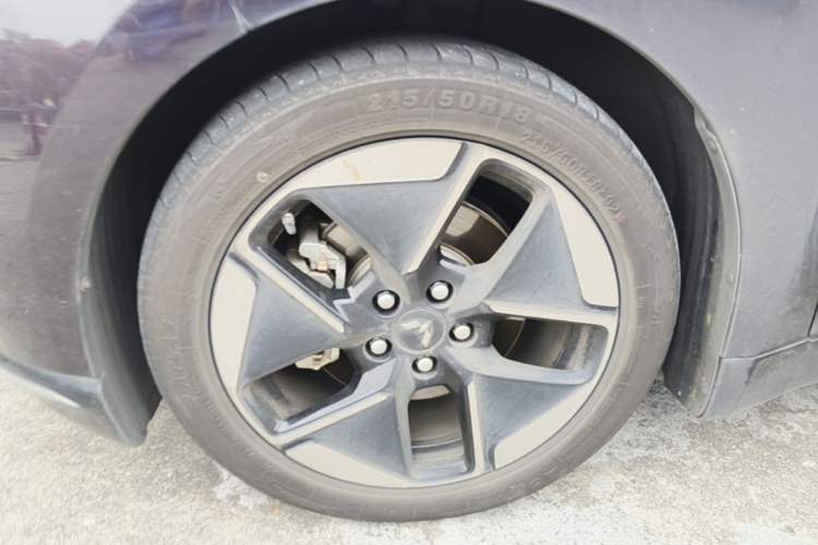 Used Wuling Xingguang 2023 150 Advanced Edition Left Front Wheel Hub