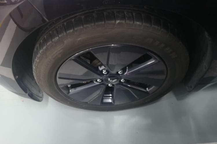 Used Wuling Xingguang 2023 70 Standard Edition Left Front Wheel Hub