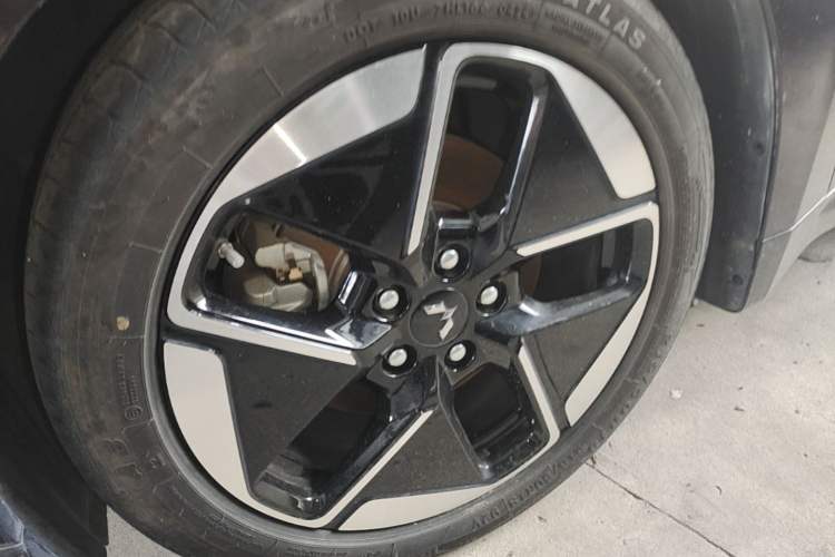 Used Wuling Xingguang 2023 150 Advanced Edition Left Front Wheel Hub