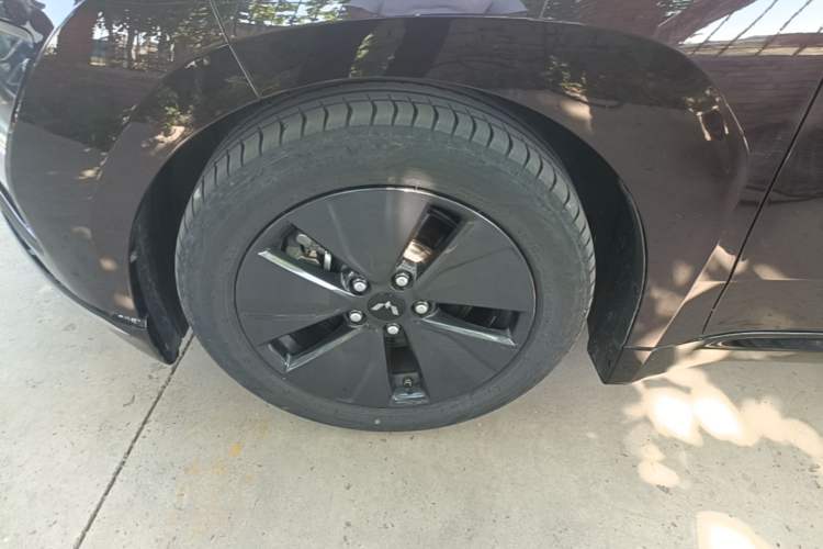 Used Wuling Xingguang 2023 70 Standard Edition Left Front Wheel Hub