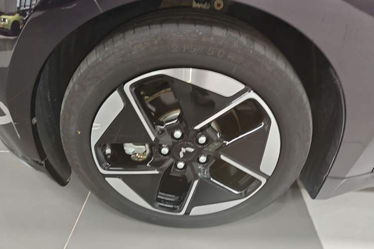 Used Wuling Xingguang 2023 150 Advanced Edition Left Front Wheel Hub