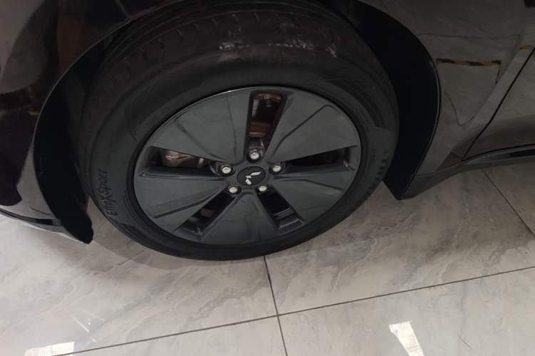 Used Wuling Xingguang 2023 70 Standard Edition Left Front Wheel Hub
