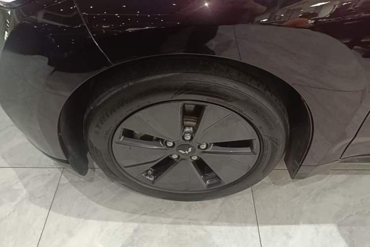 Used Wuling Xingguang 2023 70 Standard Edition Left Front Wheel Hub