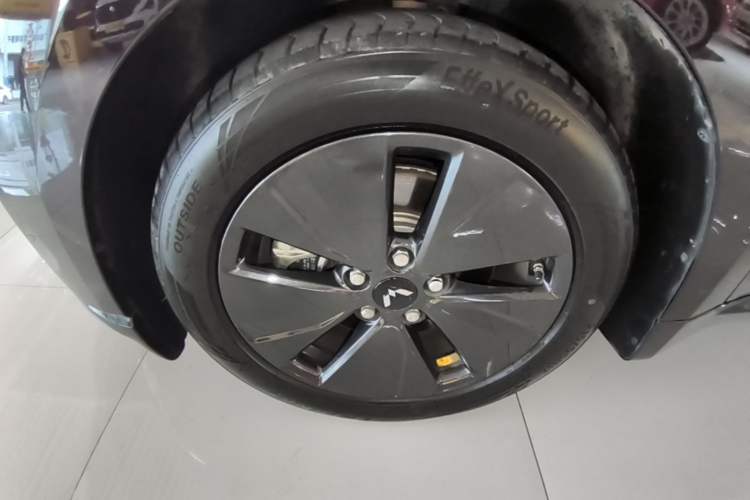 Used Wuling Xingguang 2023 70 Standard Edition Left Front Wheel Hub