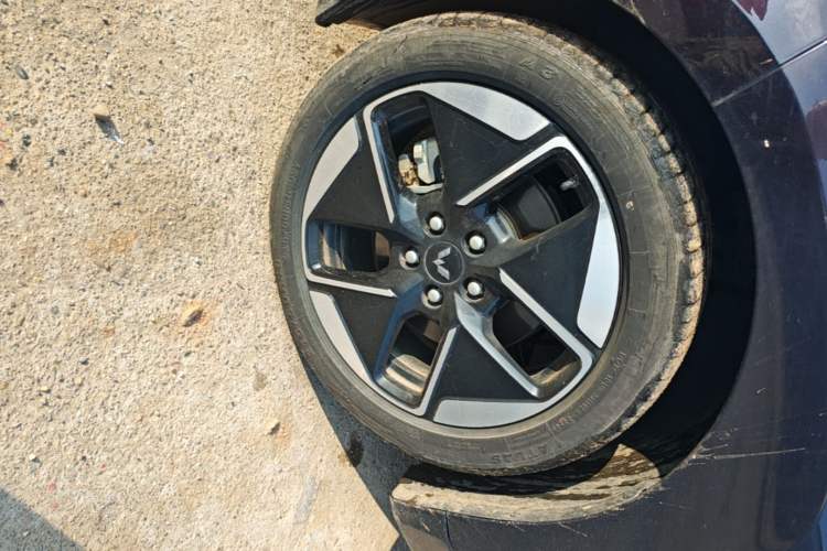 Used Wuling Xingguang 2023 150 Advanced Edition Left Front Wheel Hub
