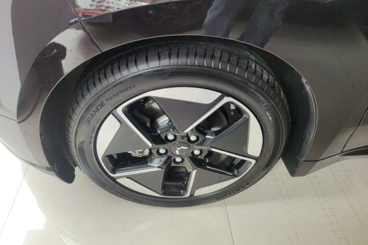 Used Wuling Xingguang 2023 150 Advanced Edition Left Front Wheel Hub