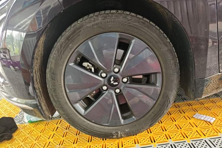 Used Wuling Xingguang 2023 70 Standard Edition Left Front Wheel Hub