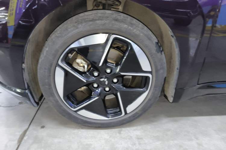 Used Wuling Xingguang 2023 150 Advanced Edition Left Front Wheel Hub