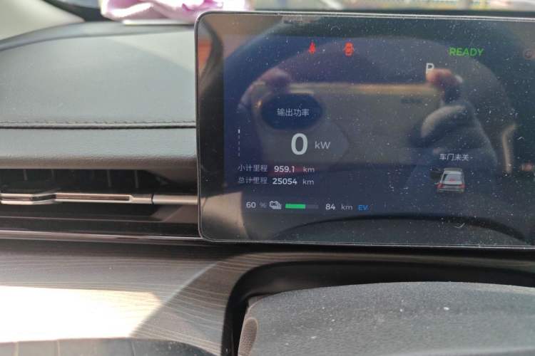 Used Wuling Xingguang 2023 150 Advanced Edition Odometer Close Up