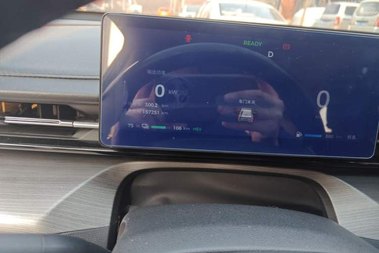 Used Wuling Xingguang 2023 150 Advanced Edition Odometer Close Up