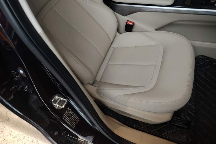 Used Wuling Xingguang 2023 150 Advanced Edition Right Front Seat