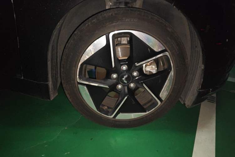 Used Wuling Xingguang 2023 150 Advanced Edition Right Front Wheel Hub