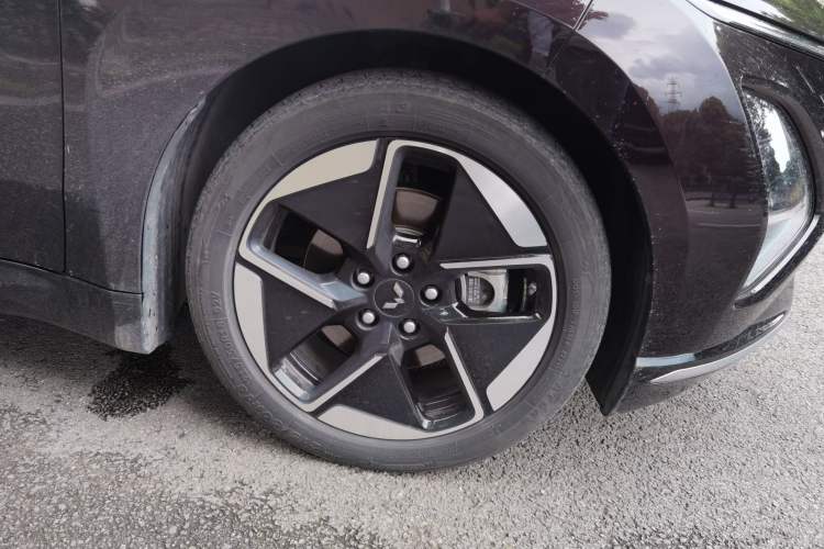 Used Wuling Xingguang 2023 150 Advanced Edition Right Front Wheel Hub
