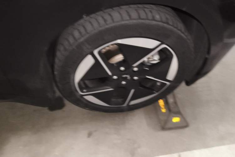 Used Wuling Xingguang 2023 150 Advanced Edition Right Front Wheel Hub