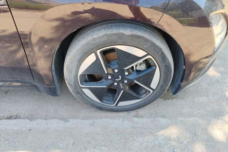 Used Wuling Xingguang 2023 150 Advanced Edition Right Front Wheel Hub