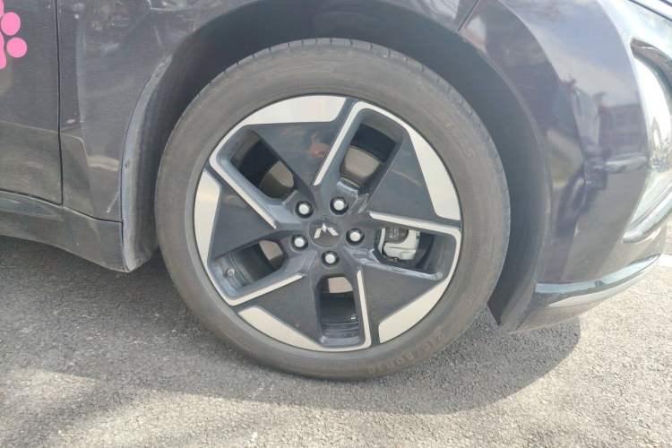 Used Wuling Xingguang 2023 150 Advanced Edition Right Front Wheel Hub