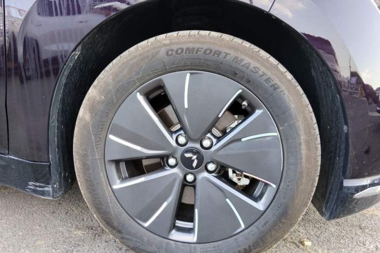 Used Wuling Xingguang 2023 70 Standard Edition Right Front Wheel Hub