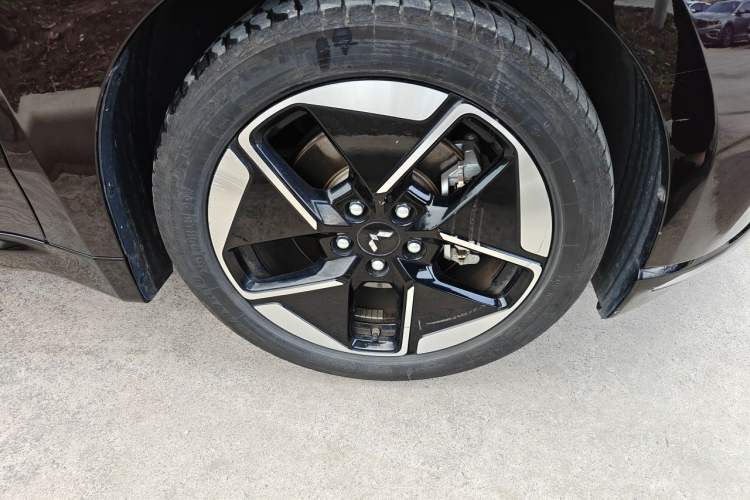 Used Wuling Xingguang 2023 150 Advanced Edition Right Front Wheel Hub