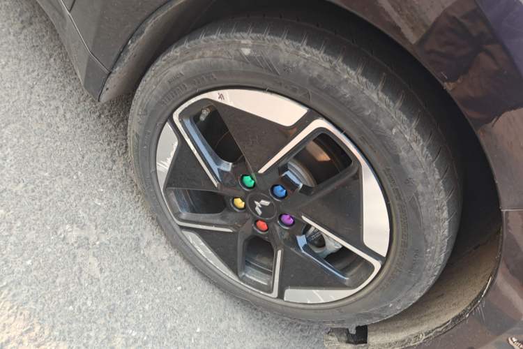 Used Wuling Xingguang 2023 150 Advanced Edition Right Front Wheel Hub