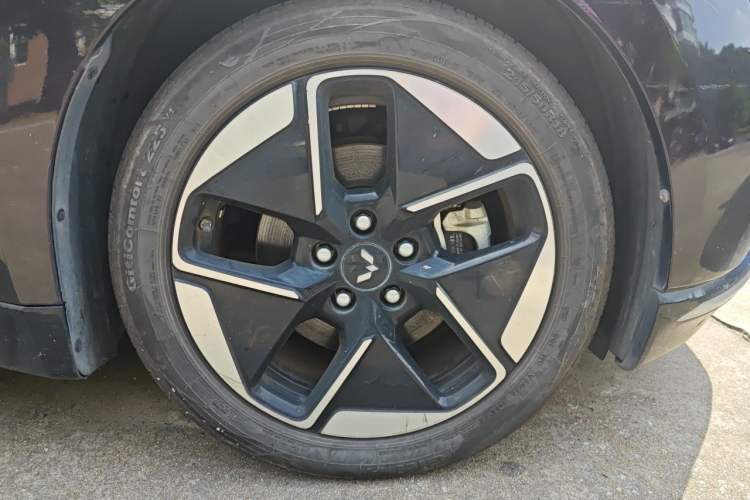Used Wuling Xingguang 2023 150 Advanced Edition Right Front Wheel Hub