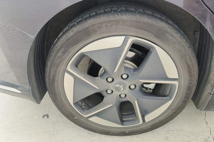 Used Wuling Xingguang 2023 150 Advanced Edition Right Rear Wheel Hub