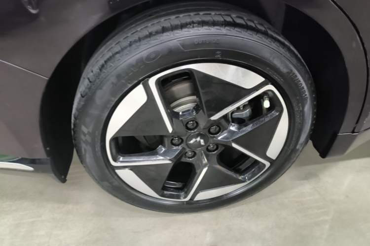 Used Wuling Xingguang 2023 150 Advanced Edition Right Rear Wheel Hub