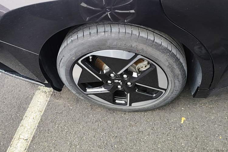 Used Wuling Xingguang 2023 150 Advanced Edition Right Rear Wheel Hub