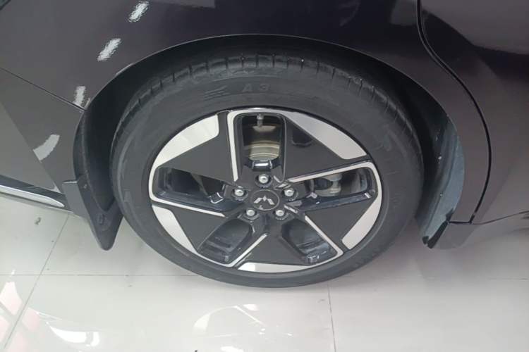 Used Wuling Xingguang 2023 150 Advanced Edition Right Rear Wheel Hub