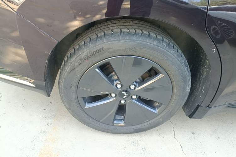 Used Wuling Xingguang 2023 70 Standard Edition Right Rear Wheel Hub