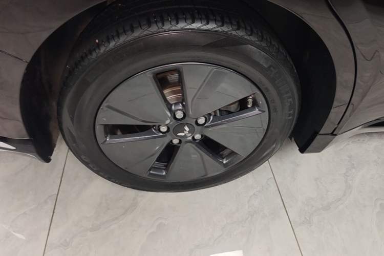 Used Wuling Xingguang 2023 70 Standard Edition Right Rear Wheel Hub