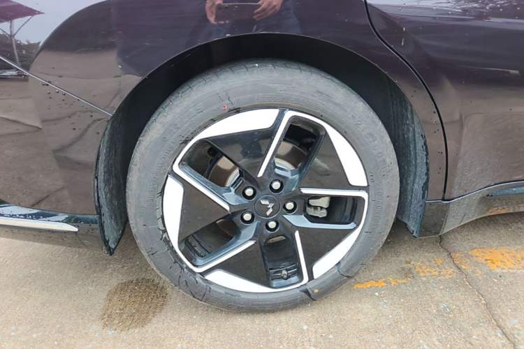 Used Wuling Xingguang 2023 150 Advanced Edition Right Rear Wheel Hub