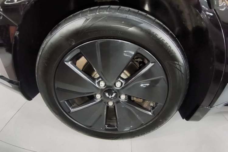 Used Wuling Xingguang 2023 70 Standard Edition Right Rear Wheel Hub