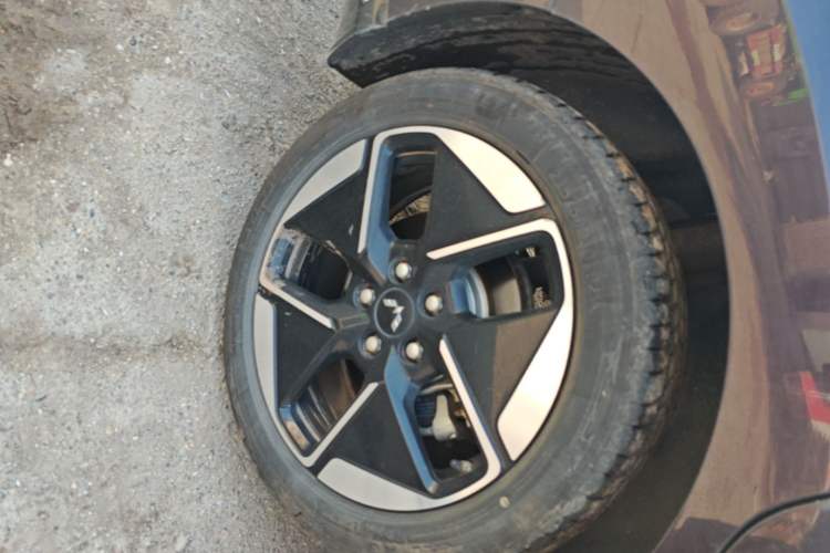 Used Wuling Xingguang 2023 150 Advanced Edition Right Rear Wheel Hub