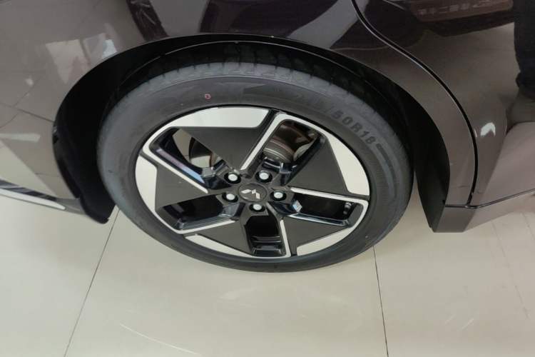 Used Wuling Xingguang 2023 150 Advanced Edition Right Rear Wheel Hub