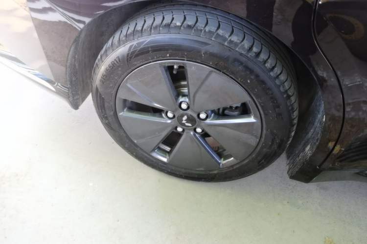 Used Wuling Xingguang 2023 70 Standard Edition Right Rear Wheel Hub