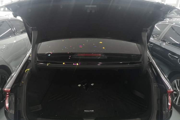 Used Wuling Xingguang 2023 70 Standard Edition Trunk