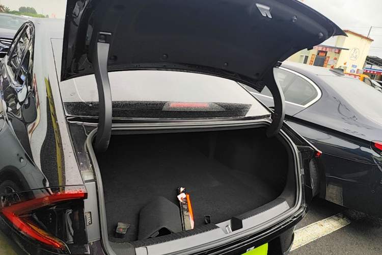 Used Wuling Xingguang 2023 150 Advanced Edition Trunk
