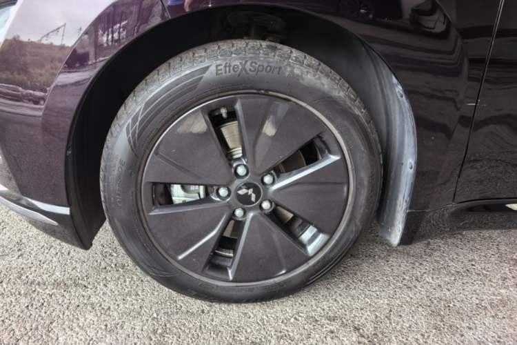 Used Wuling Xingguang 2023 70 Standard Edition Left Front Wheel Hub