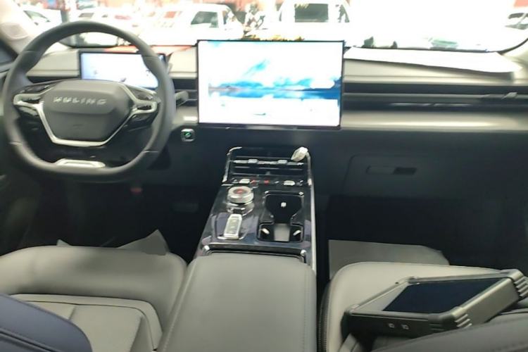Used Wuling Xingguang 2023 150 Advanced Edition Center Console