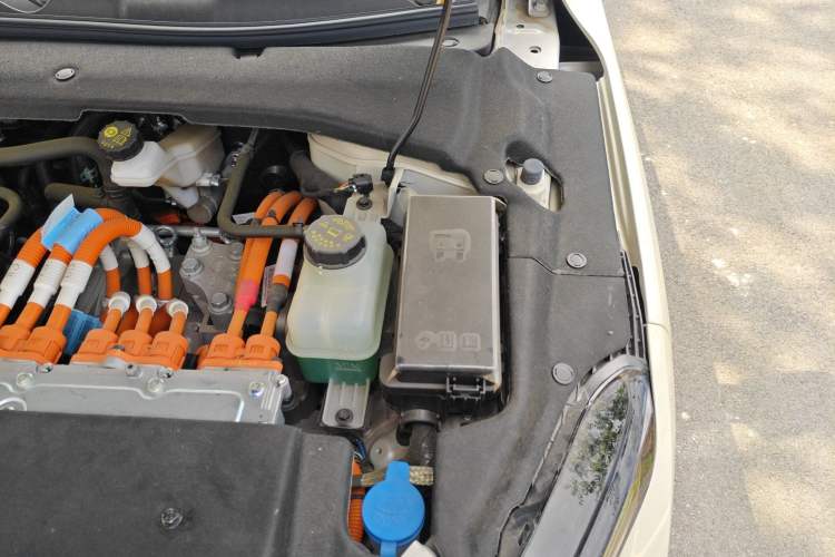 Used Wuling Xingguang 2023 150 Advanced Edition Engine Bay Left