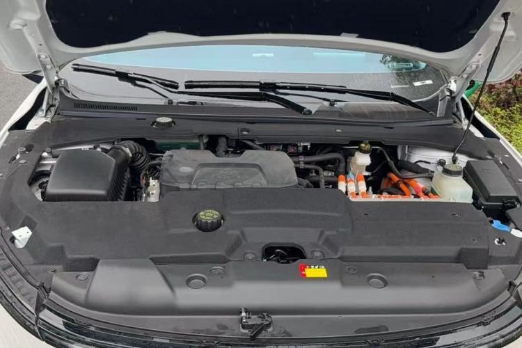 Used Wuling Xingguang 2023 150 Advanced Edition Engine Bay
