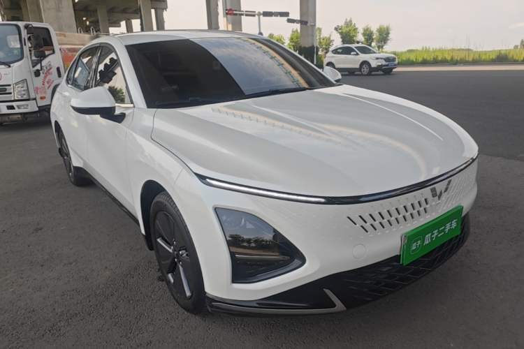 Used Wuling Xingguang 2023 70 Standard Edition Front Right 45 Deg