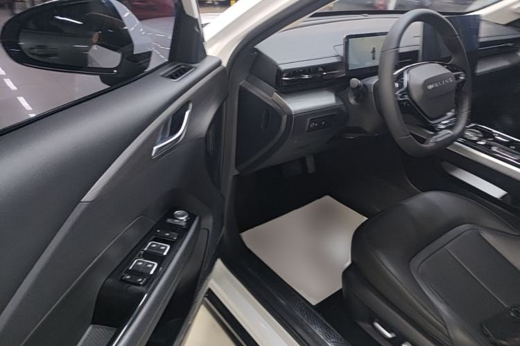 Used Wuling Xingguang 2023 150 Advanced Edition Left Front Seat