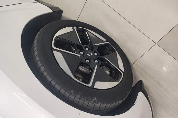 Used Wuling Xingguang 2023 150 Advanced Edition Left Front Wheel Hub