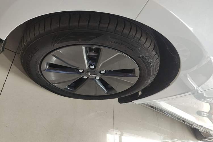 Used Wuling Xingguang 2023 70 Standard Edition Left Front Wheel Hub