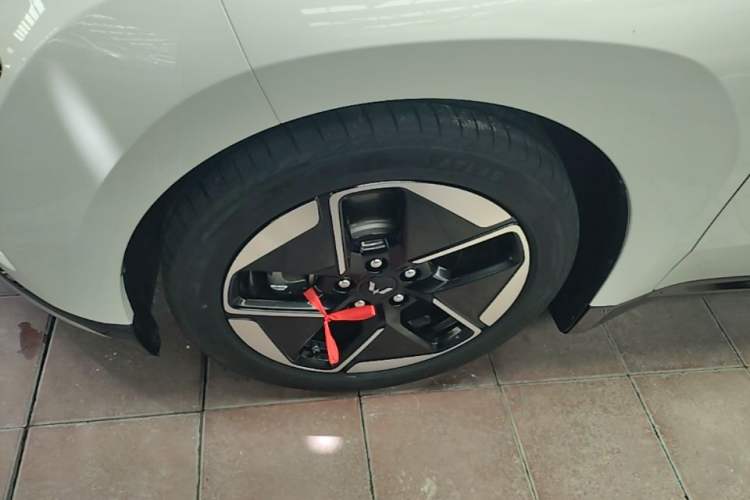 Used Wuling Xingguang 2023 150 Advanced Edition Left Front Wheel Hub
