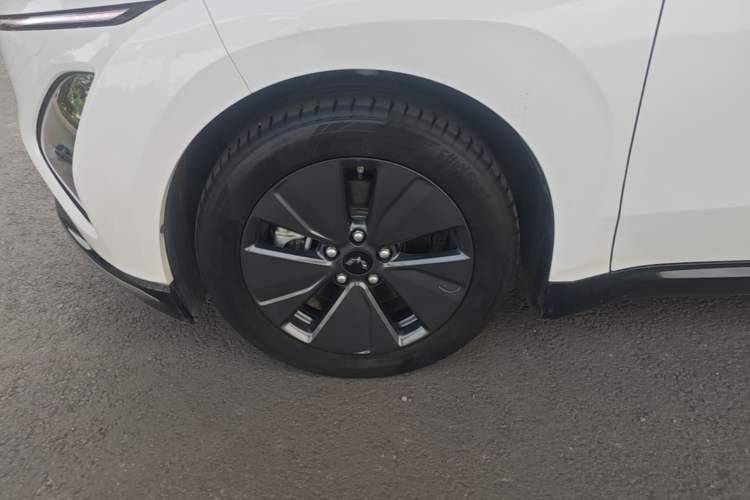 Used Wuling Xingguang 2023 70 Standard Edition Left Front Wheel Hub
